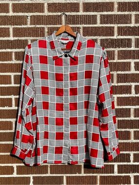 Koret Red, Black & White Geometric Button Front Top